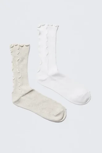 Pack de 2 pares de calcetines de caña corta con vuelta – Gris polvoriento y blanco Pack de 2 pares de calcetines de caña corta con vuelta – Gris polvoriento y blanco