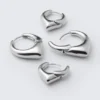 Pack de 2 pendientes de aro con puntas suaves – Plata Pack de 2 pendientes de aro con puntas suaves – Plata