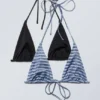 Pack de 2 tops de bikini triangulares con tirantes – Rayas negras y azules Pack de 2 tops de bikini triangulares con tirantes – Rayas negras y azules