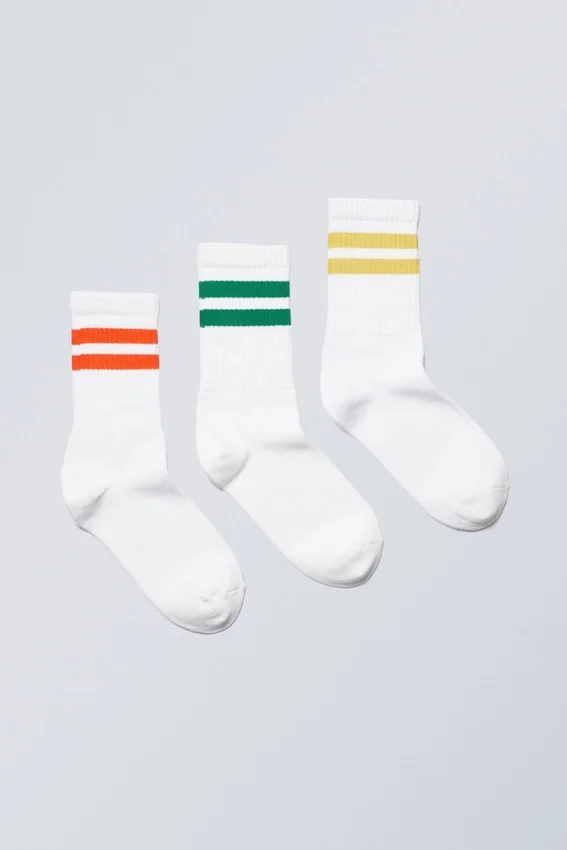 Pack de 3 calcetines deportivos a rayas – Amarillo, verde y rojo Pack de 3 calcetines deportivos a rayas – Amarillo, verde y rojo