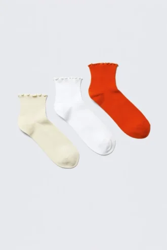 Pack de 3 pares de calcetines cortos con borde de volantes – Beige claro/Blanco/Naranja