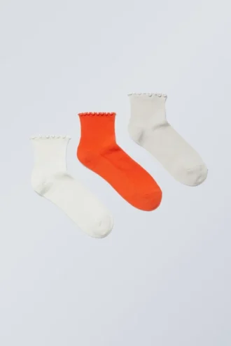 Pack de 3 pares de calcetines cortos con borde de volantes – Mezcla de detalles en naranja Pack de 3 pares de calcetines cortos con borde de volantes – Mezcla de detalles en naranja