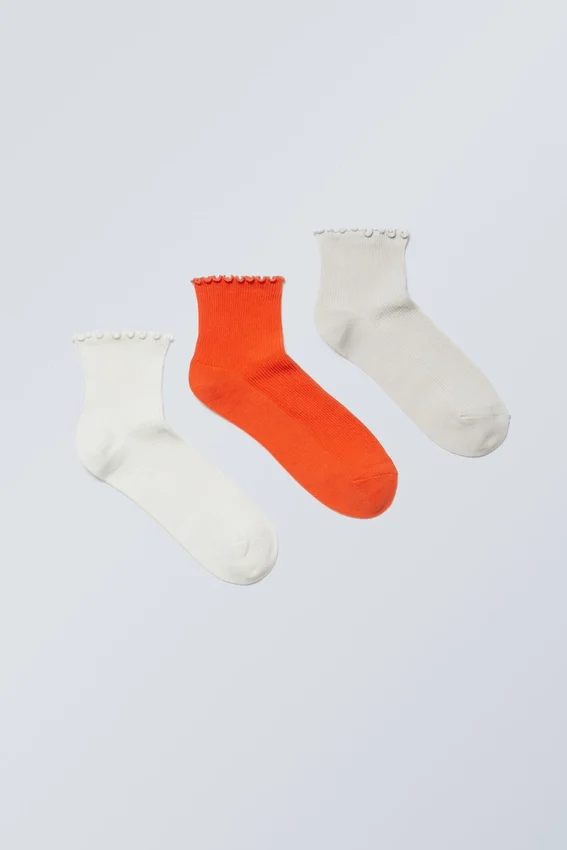 Pack de 3 pares de calcetines cortos con borde de volantes – Mezcla de detalles en naranja Pack de 3 pares de calcetines cortos con borde de volantes – Mezcla de detalles en naranja