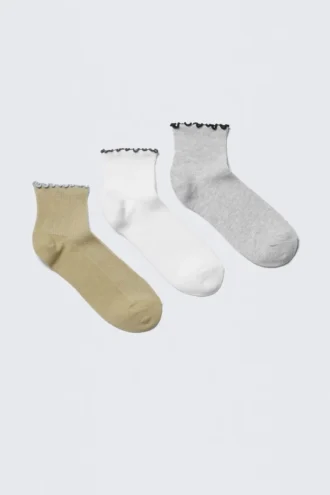 Pack de 3 pares de calcetines cortos con ribete ondulado – Beige/Blanco/Gris Pack de 3 pares de calcetines cortos con ribete ondulado – Beige/Blanco/Gris