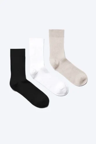 Pack de 3 pares de calcetines de caña media acanalados – Blanco + Gris + Negro Pack de 3 pares de calcetines de caña media acanalados – Blanco + Gris + Negro