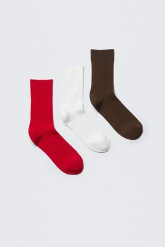 Pack de 3 pares de calcetines de caña media acanalados – Rojo/Blanco/Marrón Pack de 3 pares de calcetines de caña media acanalados – Rojo/Blanco/Marrón