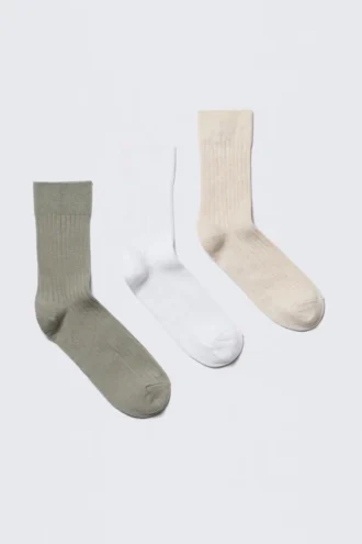 Pack de 3 pares de calcetines de caña media acanalados – Verde/Blanco/Beige Pack de 3 pares de calcetines de caña media acanalados – Verde/Blanco/Beige