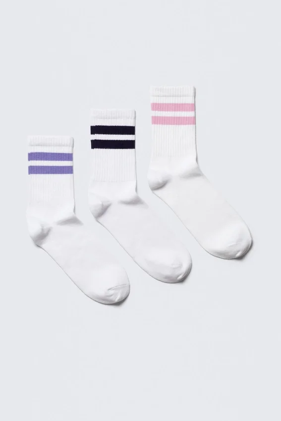 Pack de 3 pares de calcetines deportivos a rayas – Blanco – Morado/Azul/Rosa Pack de 3 pares de calcetines deportivos a rayas – Blanco – Morado/Azul/Rosa