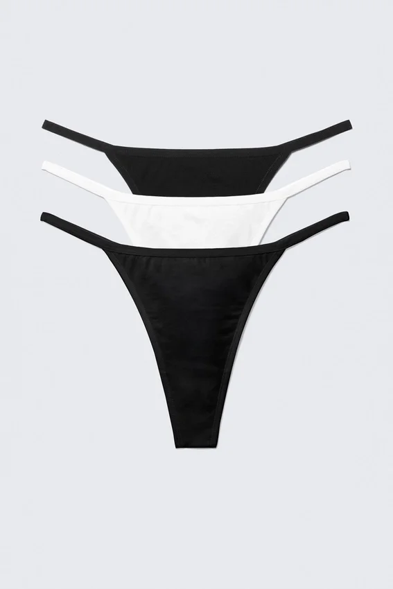 Pack de 3 tangas de algodón suave – Negro/Negro/Blanco Pack de 3 tangas de algodón suave – Negro/Negro/Blanco