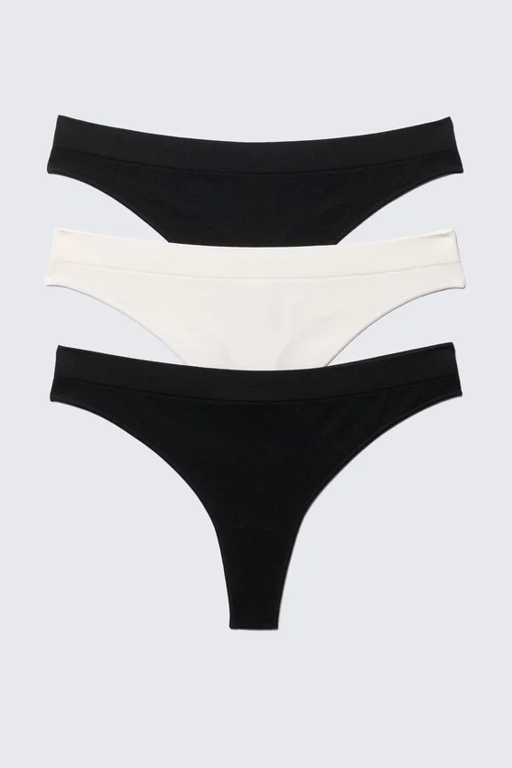 Pack de 3 tangas sin costuras – Blanco y negro Pack de 3 tangas sin costuras – Blanco y negro