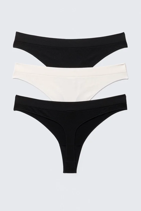 Pack de 3 tangas sin costuras – Blanco y negro Pack de 3 tangas sin costuras – Blanco y negro