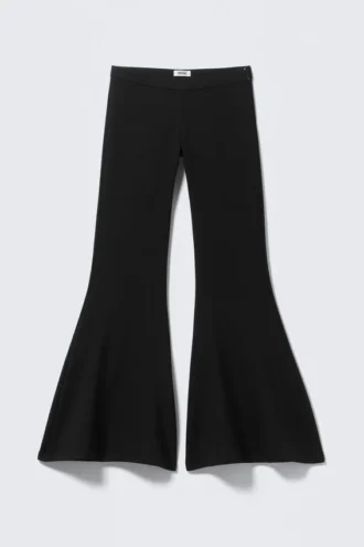 Pantalones acampanados de talle bajo – Negro