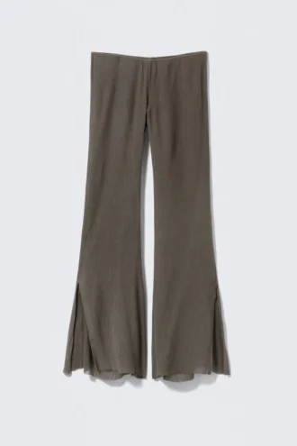 Pantalones acampanados de talle bajo y efecto arrugado – Gris oscuro