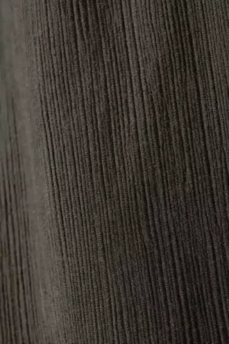 Pantalones acampanados de talle bajo y efecto arrugado – Gris oscuro