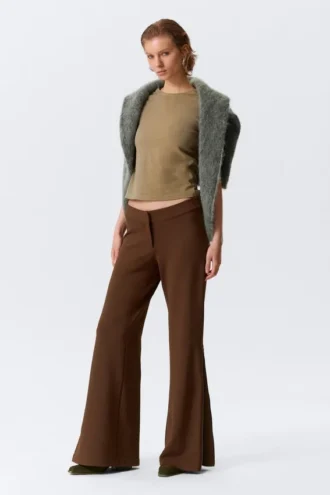 Pantalones acampanados de talle medio con cremallera – Marrón