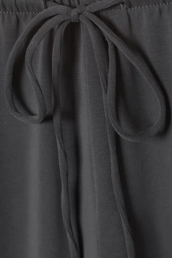 Pantalones anchos con cordón elástico – Gris oscuro Pantalones anchos con cordón elástico – Gris oscuro