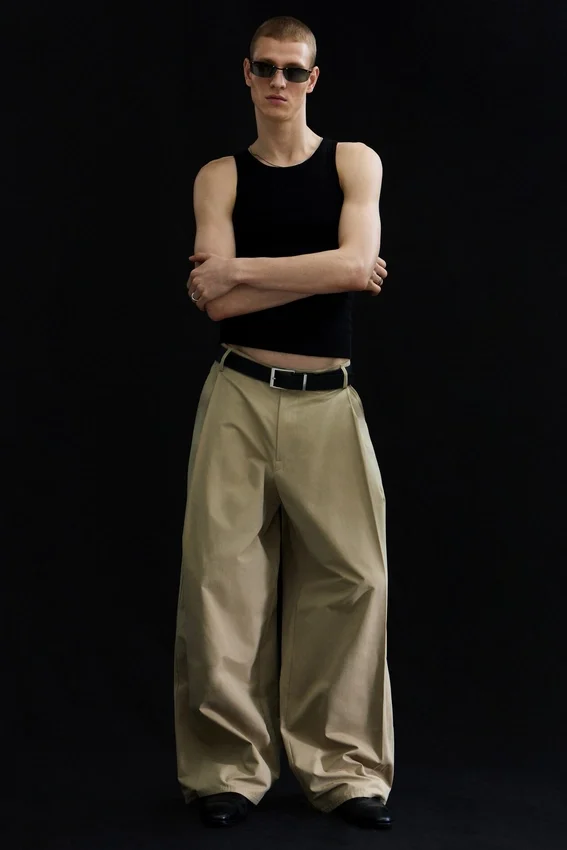Pantalones anchos de corte holgado con pliegues – Beige Pantalones anchos de corte holgado con pliegues – Beige