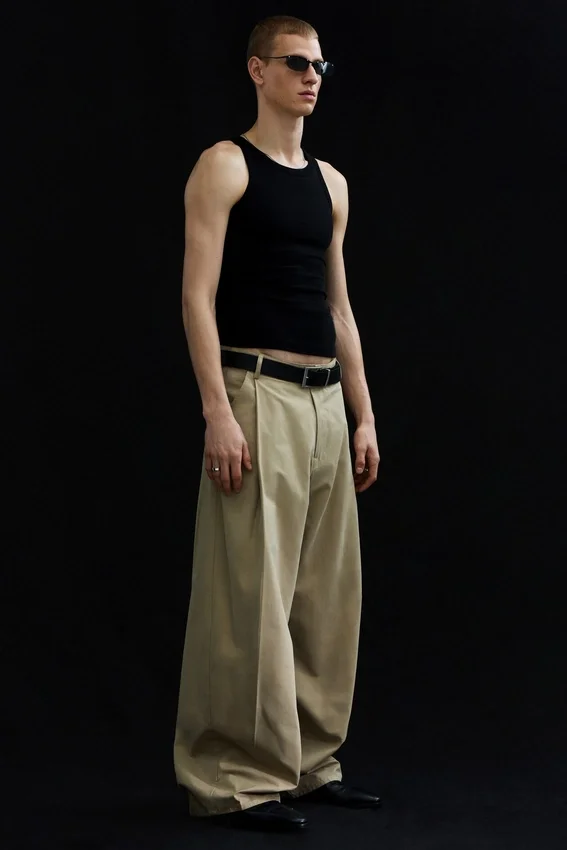 Pantalones anchos de corte holgado con pliegues – Beige Pantalones anchos de corte holgado con pliegues – Beige