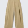Pantalones anchos de corte holgado con pliegues – Beige Pantalones anchos de corte holgado con pliegues – Beige