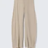 Pantalones anchos de talle bajo con efecto arrugado – Beige claro