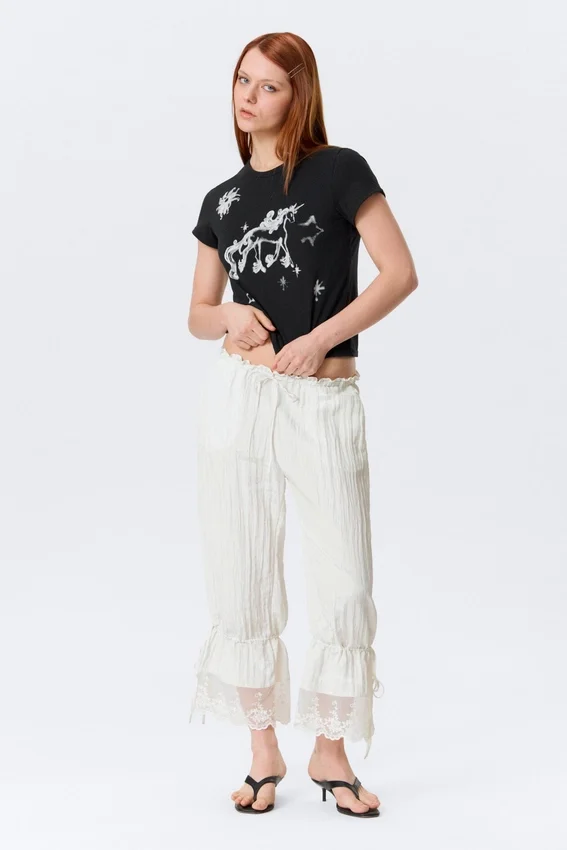 Pantalones bombachos de talle bajo con ribete de encaje de Rosabel – Blanco Pantalones bombachos de talle bajo con ribete de encaje de Rosabel – Blanco