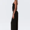 Pantalones bootcut de talle bajo y tejido suave – Negro