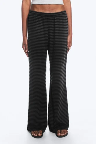 Pantalones bootcut de talle bajo y tejido suave – Negro – Rayas gris oscuro