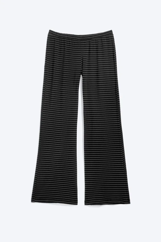 Pantalones bootcut de talle bajo y tejido suave – Negro – Rayas gris oscuro Pantalones bootcut de talle bajo y tejido suave – Negro – Rayas gris oscuro