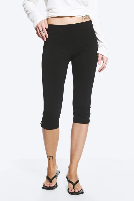 Pantalones capri de talle medio – Negro Pantalones capri de talle medio – Negro