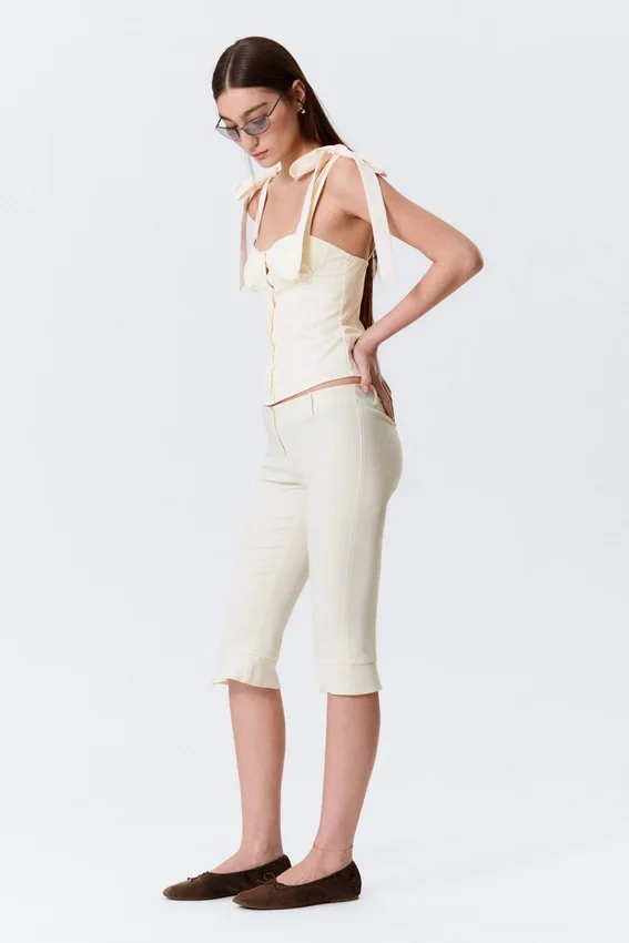 Pantalones capri entallados de talle bajo – Blanco roto Pantalones capri entallados de talle bajo – Blanco roto