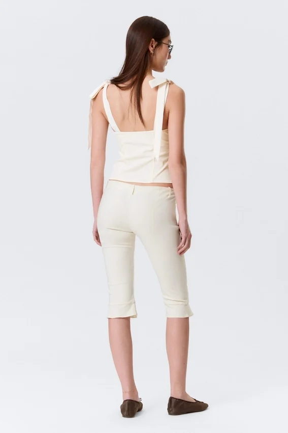 Pantalones capri entallados de talle bajo – Blanco roto Pantalones capri entallados de talle bajo – Blanco roto