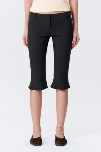 Pantalones capri entallados de talle bajo – Negro