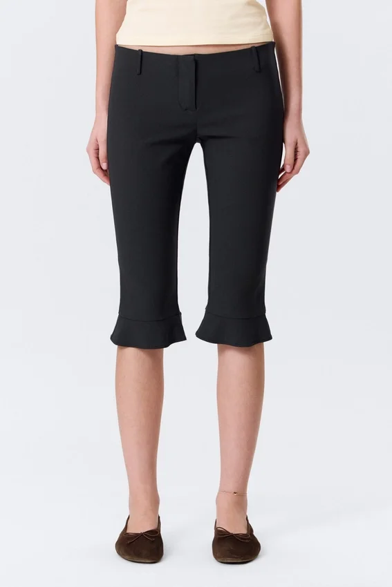 Pantalones capri entallados de talle bajo – Negro Pantalones capri entallados de talle bajo – Negro