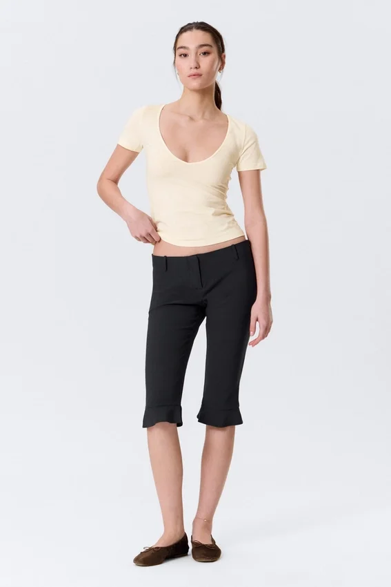 Pantalones capri entallados de talle bajo – Negro Pantalones capri entallados de talle bajo – Negro