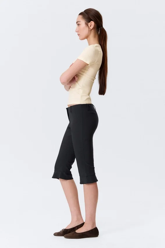 Pantalones capri entallados de talle bajo – Negro Pantalones capri entallados de talle bajo – Negro