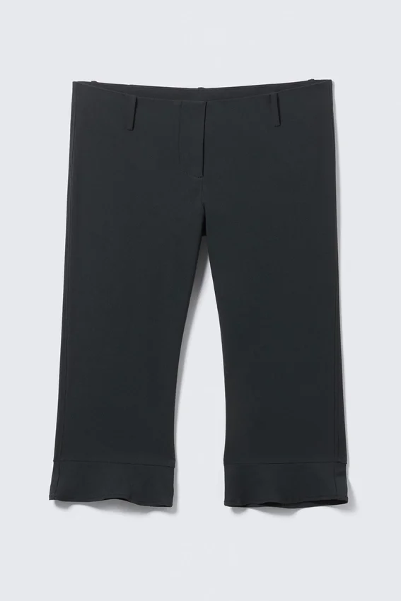 Pantalones capri entallados de talle bajo – Negro Pantalones capri entallados de talle bajo – Negro
