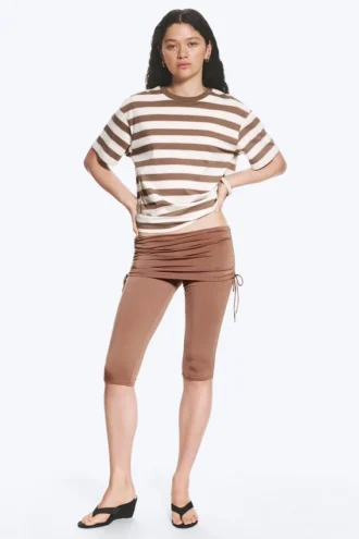 Pantalones capri fruncidos de corte regular – Marrón empolvado