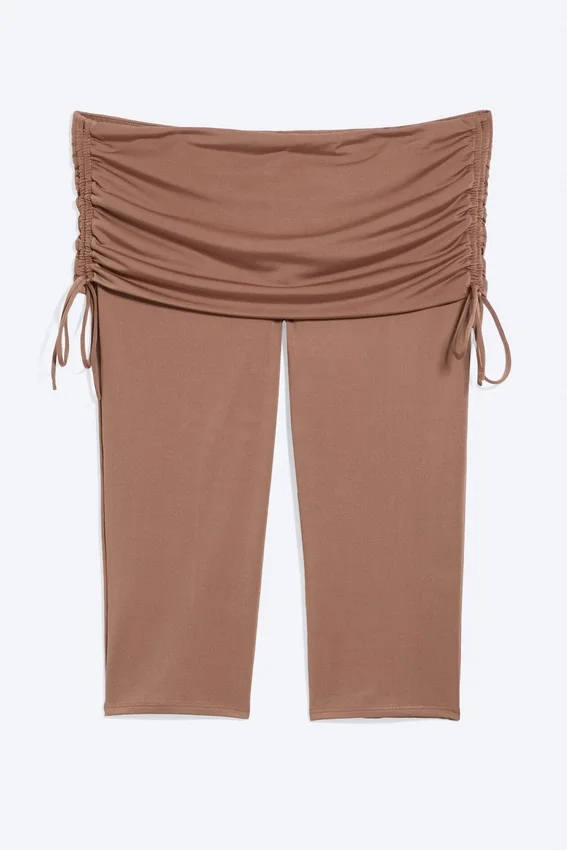 Pantalones capri fruncidos de corte regular – Marrón empolvado Pantalones capri fruncidos de corte regular – Marrón empolvado