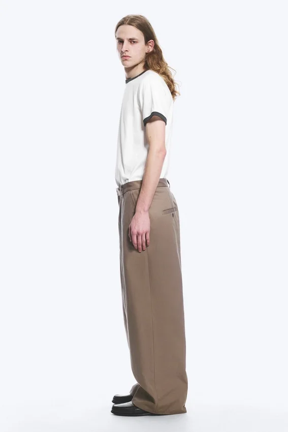 Pantalones chinos de corte holgado Emil – Dusty Mole Pantalones chinos de corte holgado Emil – Dusty Mole