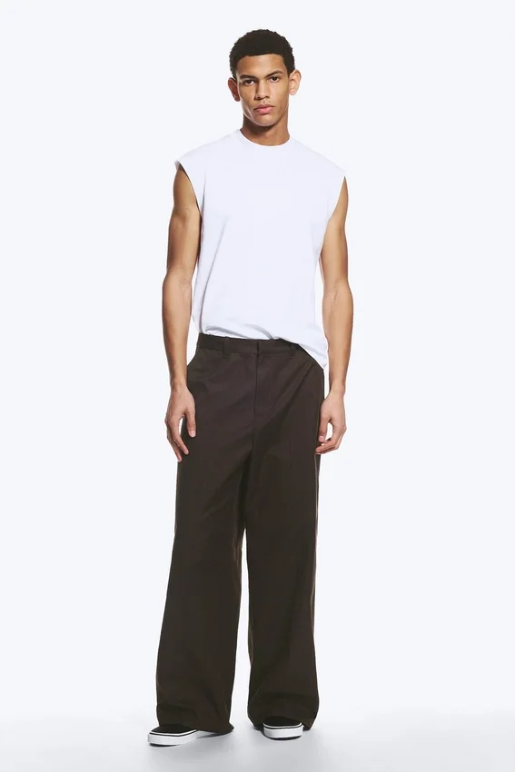 Pantalones chinos de corte holgado Emil – Marrón oscuro Pantalones chinos de corte holgado Emil – Marrón oscuro