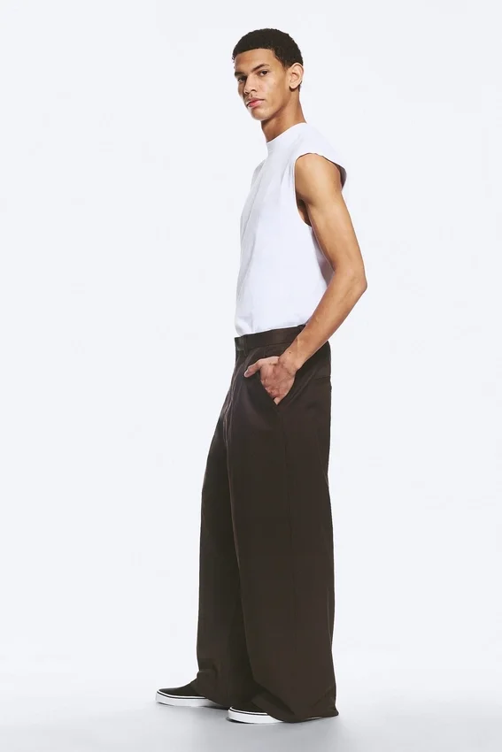 Pantalones chinos de corte holgado Emil – Marrón oscuro Pantalones chinos de corte holgado Emil – Marrón oscuro
