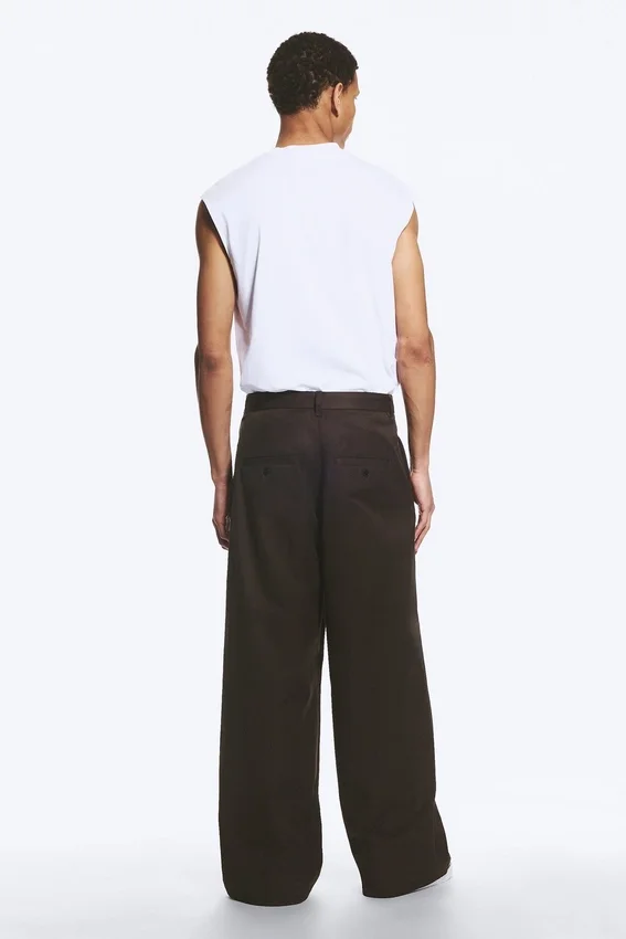 Pantalones chinos de corte holgado Emil – Marrón oscuro Pantalones chinos de corte holgado Emil – Marrón oscuro