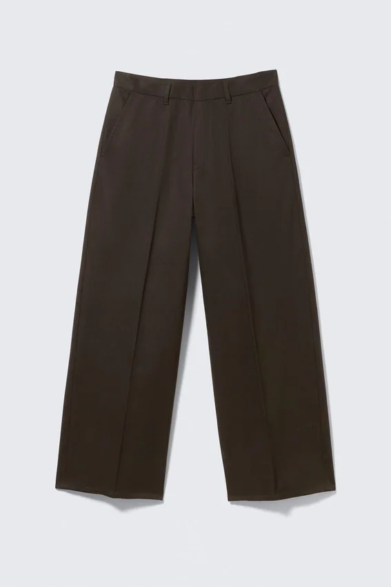 Pantalones chinos de corte holgado Emil – Marrón oscuro Pantalones chinos de corte holgado Emil – Marrón oscuro