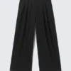 Pantalones chinos de sarga de algodón con pliegues oversize Otis – Negro Pantalones chinos de sarga de algodón con pliegues oversize Otis – Negro