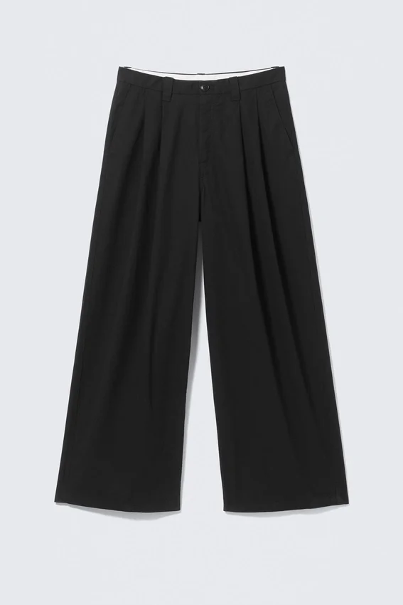 Pantalones chinos de sarga de algodón con pliegues oversize Otis – Negro Pantalones chinos de sarga de algodón con pliegues oversize Otis – Negro
