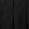 Pantalones chinos de sarga de algodón con pliegues oversize Otis – Negro Pantalones chinos de sarga de algodón con pliegues oversize Otis – Negro