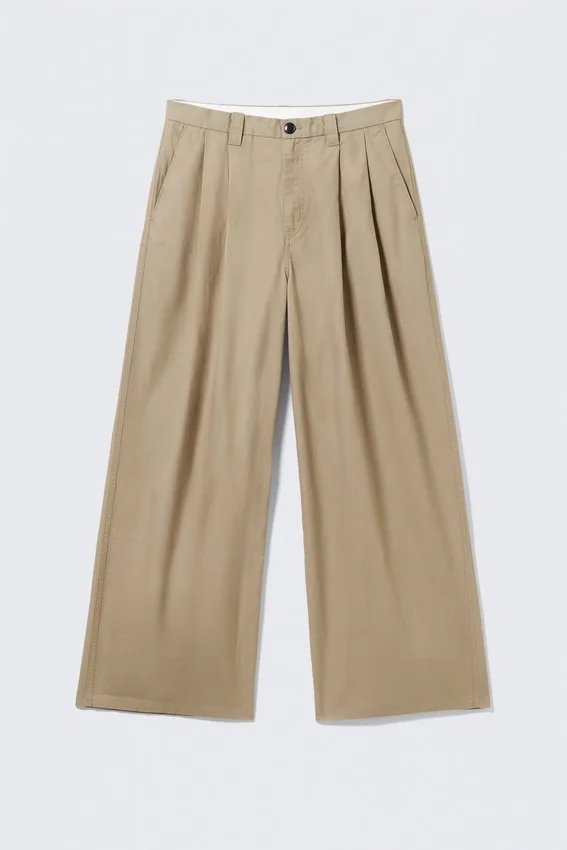 Pantalones chinos de sarga de algodón plisados oversize Otis – Beige Pantalones chinos de sarga de algodón plisados oversize Otis – Beige