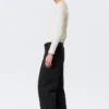 Pantalones chinos de talle medio y corte recto holgado – Negro Pantalones chinos de talle medio y corte recto holgado – Negro