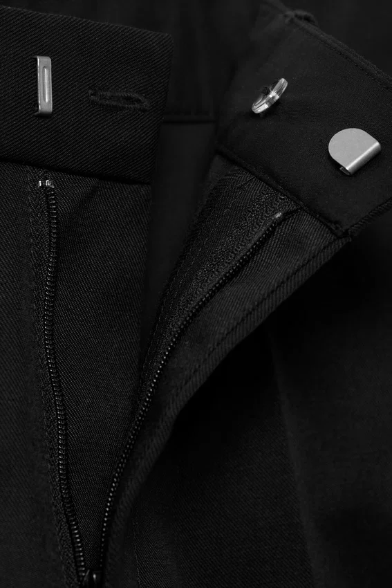 Pantalones chinos de talle medio y corte recto holgado – Negro Pantalones chinos de talle medio y corte recto holgado – Negro