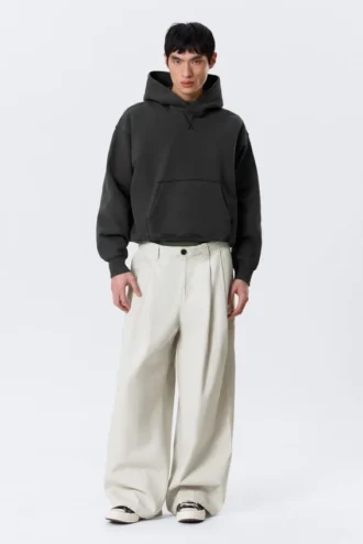 Pantalones chinos holgados de sarga plisada Otis – Beige claro